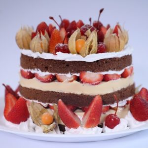 Naked Cake de Morango com Chocolate