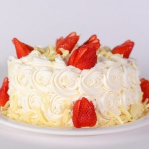 Torta Quatro Leites de Morango