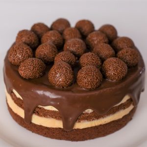 Naked Cake de Brigadeiro Branco